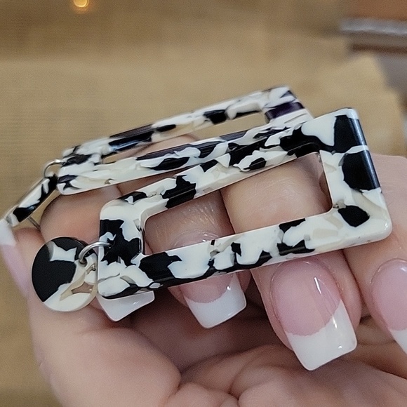 🔥LAST PAIR🔥 Dalmatian Mosaic Lucite Drop Earrings - Picture 6 of 7